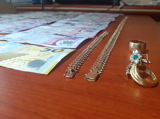 Keçmiş məhkum bibisinin evindən 18 minlik - OĞURLUQ ETDİ - FOTO