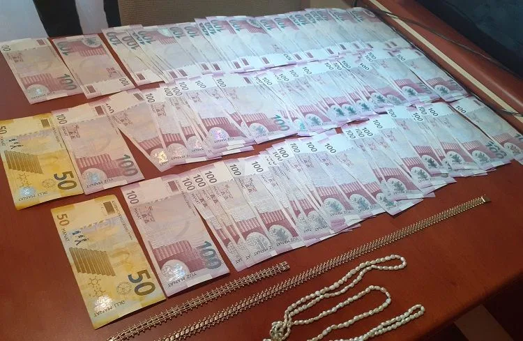 Keçmiş məhkum bibisinin evindən 18 minlik - OĞURLUQ ETDİ - FOTO