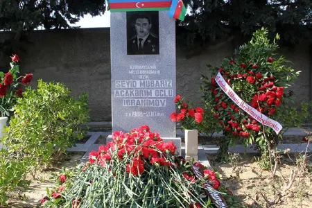 Mübariz İbrahimovun məzarı ziyarət olundu - FOTOLAR- VİDEO