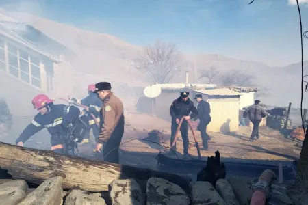 Polislər Qubada yanan evlərin söndürülməsinə - BELƏ KÖMƏK ETDİLƏR - FOTOLAR