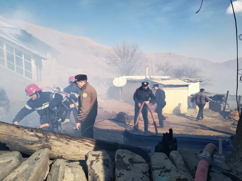 Polislər Qubada yanan evlərin söndürülməsinə - BELƏ KÖMƏK ETDİLƏR - FOTOLAR