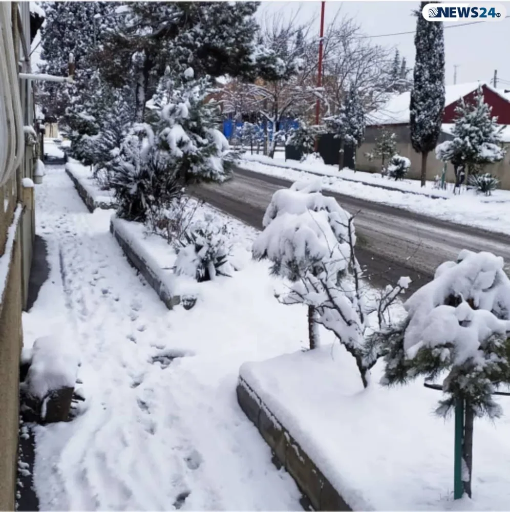 Şimal-qərb bölgəsinə güclü qar yağıb, yollar buz bağlayıb - FOTOSESSİYA