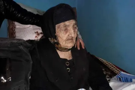 118 yaşlı seçici səs verdi - FOTO