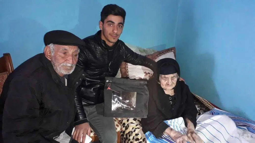 118 yaşlı seçici səs verdi - FOTO