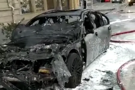 Bakının mərkəzində - "BMW " KÜL OLDU - FOTO - VİDEO