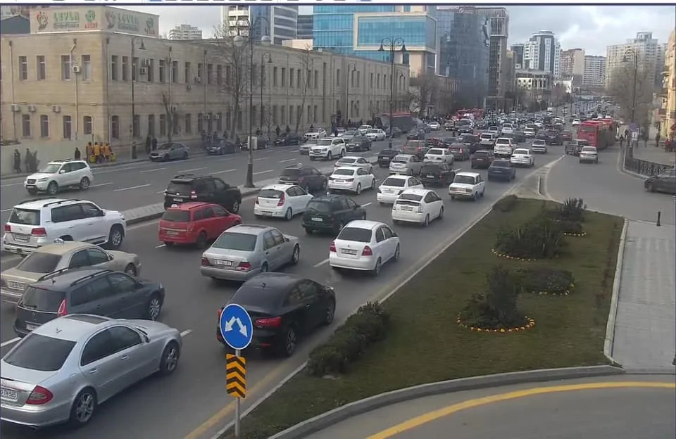 Bakının mərkəzində - "BMW " KÜL OLDU - FOTO - VİDEO