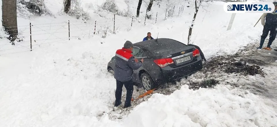 Azərbaycanda buzlu yolda avtomobillər aşdı - ŞOK GÖRÜNTÜLƏR