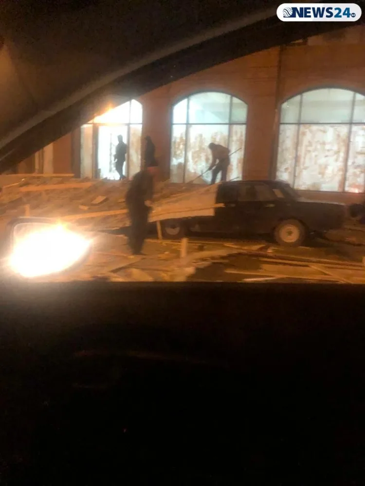 Bakıda külək binanın damını belə uçurdu - QORXUNC HADİSƏNİN VİDEOSU