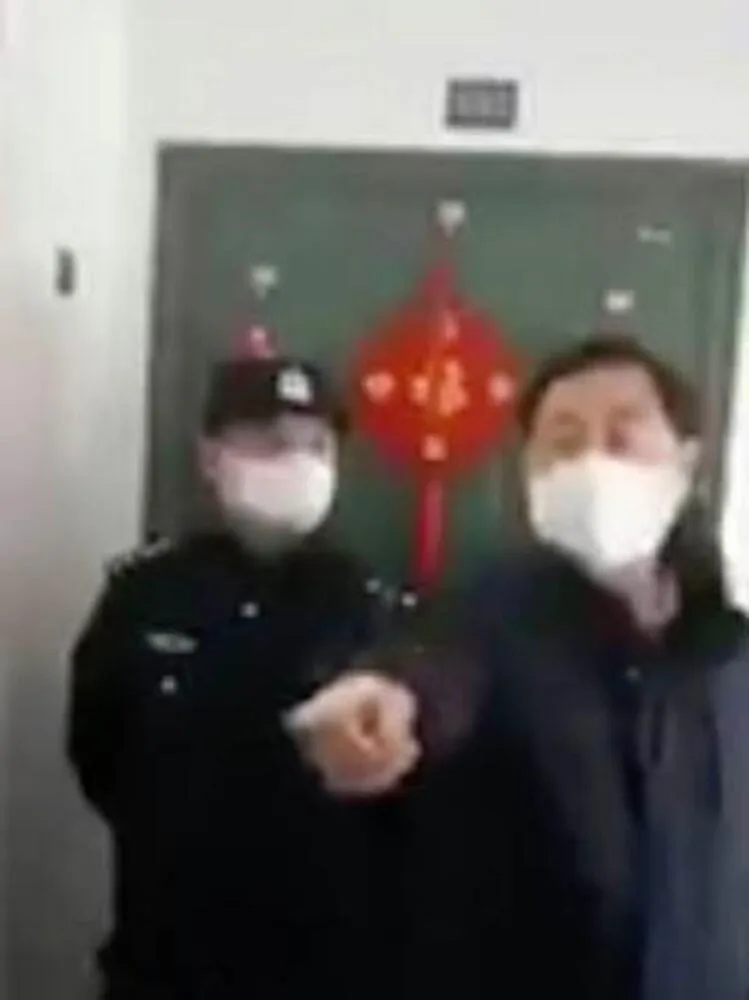 Uhanda insanları evlərinə zəncirləyirlər - ŞOK GÖRÜNTÜLƏR - FOTO