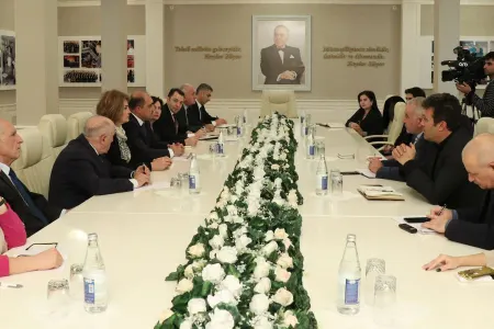 İctimai Şurada məktəbli formalarına dair - MÜZAKİRƏLƏR KEÇİRİLDİ