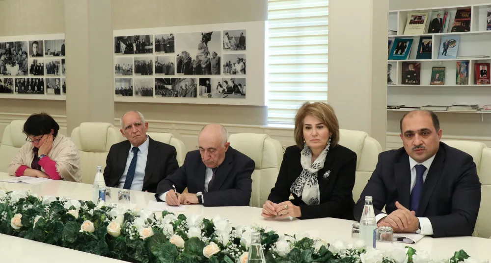 İctimai Şurada məktəbli formalarına dair - MÜZAKİRƏLƏR KEÇİRİLDİ