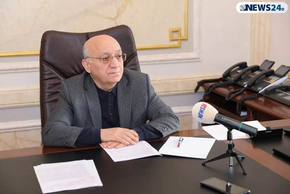 “Hər əlində təsbeh tutub, başına əmmamə qoyana...” - Mübariz Qurbanlı – MÜSAHİBƏ - FOTOLAR