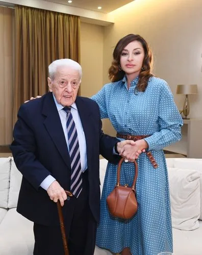 Prezident Əlibaba Məmmədova “Şərəf” ordenini təqdim etdi - FOTO