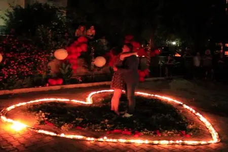 Sevgililər günündə Bakıda qeyri-adi EVLİLİK TƏKLİFİ - VIDEO