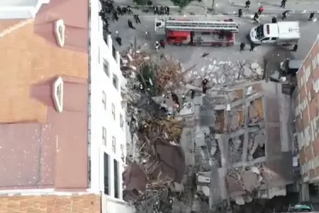 SON DƏQİQƏ! İstanbulda - 7 MƏRTƏBƏLİ BİNA ÇÖKDÜ - CANLI YAYIM