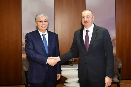 İlham Əliyev Qazaxıstan prezidenti ilə görüşdü - YENİLƏNİR