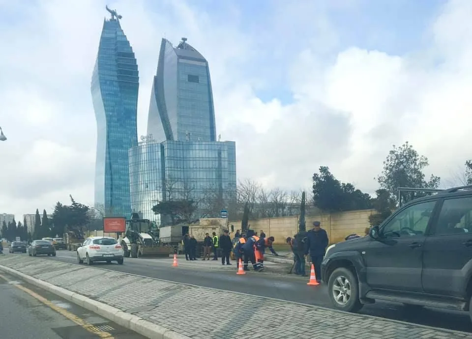 Bakının bu prospektində - TƏMİR GEDİR -FOTO