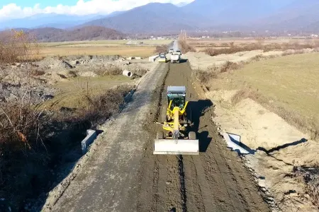 Balakəndə iki avtomobil yolu - YENİDƏN QURULUR - FOTO