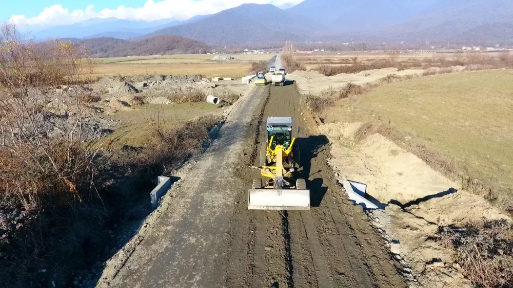 Balakəndə iki avtomobil yolu - YENİDƏN QURULUR - FOTO