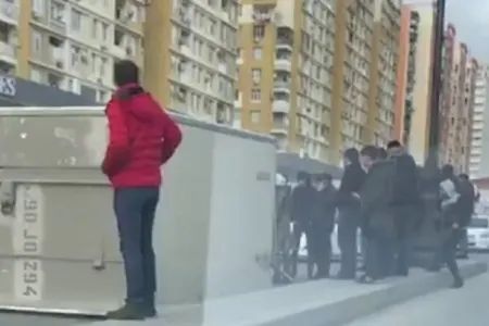 Bakıda ağır qəza : Yük maşını aşdı, - 4 avtomobil toqquşdu - VİDEO