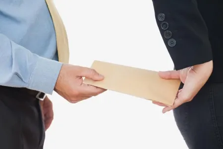 Bakıda şirkət rəhbəri rüşvət verdi - – CİNAYƏT İŞİ AÇILDI