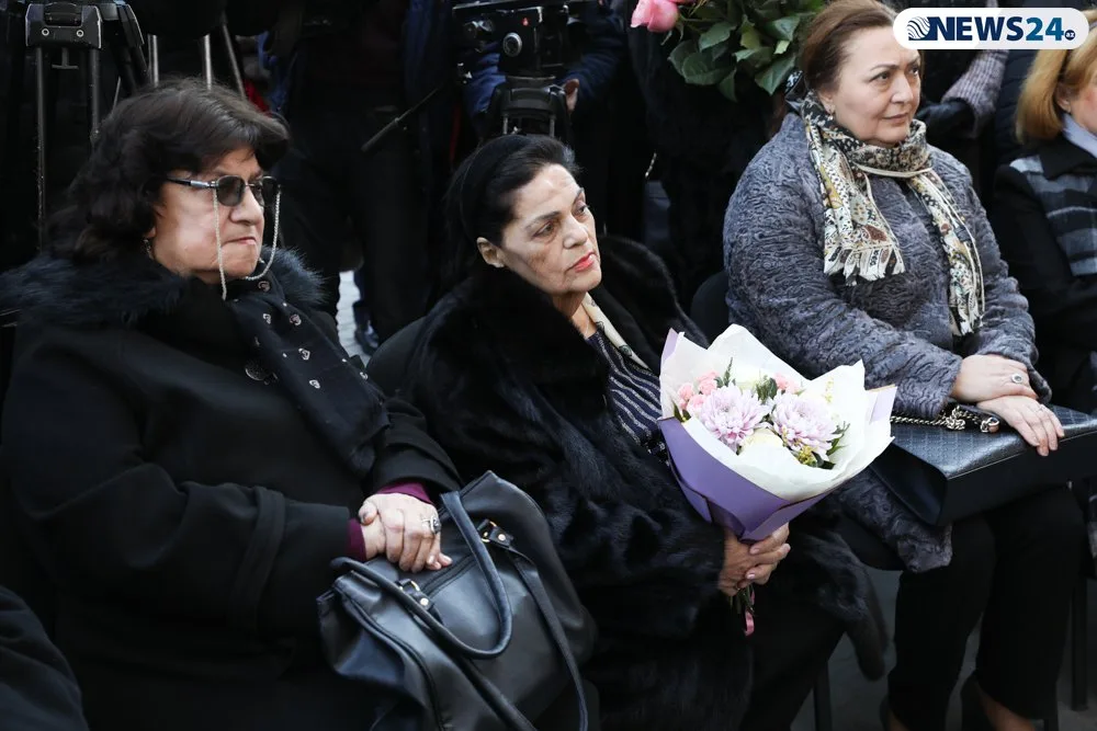 Vasif Adıgözəlovun barelyefi - AÇILDI- FOTOLAR