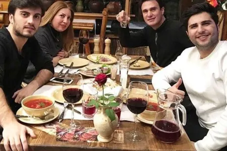Nadir oğluna diplomat qızı alır: - "Məktəbdə oxuyur, tez evlənsinlər istəyirəm"
