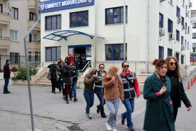 Türkiyədə azərbaycanlı qadınlar saxlanıldı - İş adıyla gedib..- - FOTOLAR