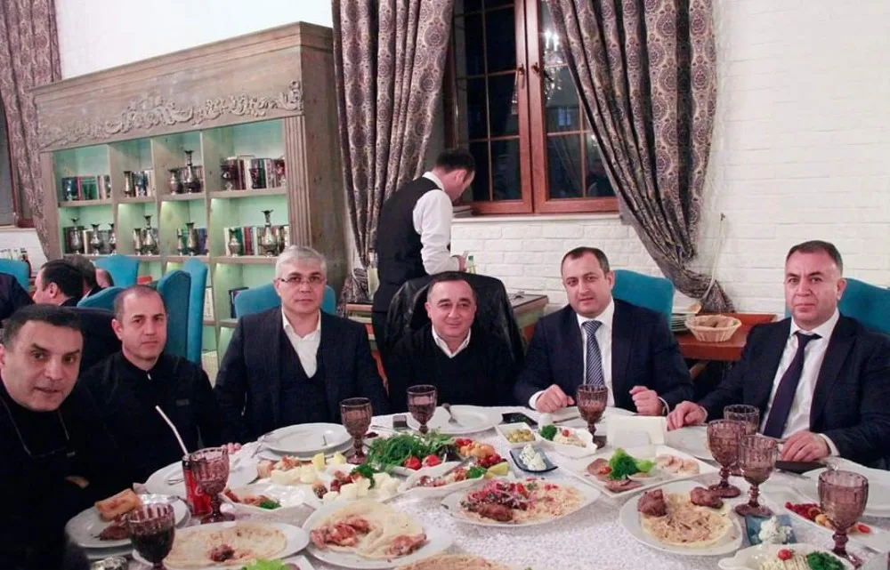 Məşhurlar Adil Əliyevi belə təbrik etdilər