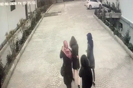Evlərdən oğurluq edən qadının sözü şok etdi: - "Qayıdıb ananızı..." - FOTO
