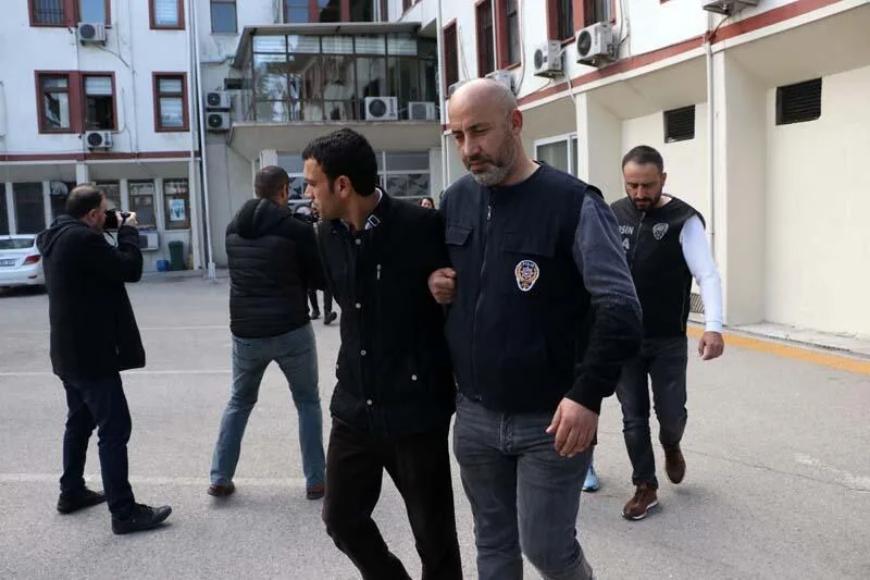 Evlərdən oğurluq edən qadının sözü şok etdi: - "Qayıdıb ananızı..." - FOTO