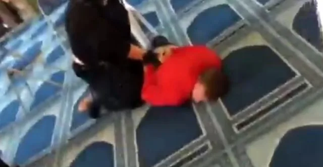 Londonda məscidə namaz qılarkən bıçaqladılar - -Fotolar