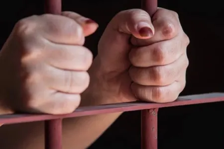 Bakıda qadına cinayət işi açıldı - 3 həmcinsini və 2 kişini...