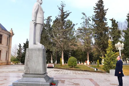 Ceyhun Bayramov məcburi köçkünlərlə görüşüb