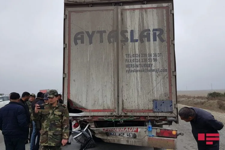 Ucarda minik avtomobili "TİR"la toqquşdu - 1 ÖLÜ 4 YARALI - FOTOLAR