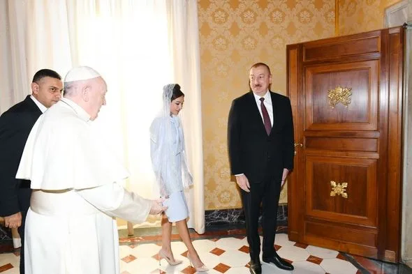 İlham Əliyev və Mehriban Əliyeva Vatikanda Papa Fransisk ilə görüşdü - YENİLƏNİB/ FOTO