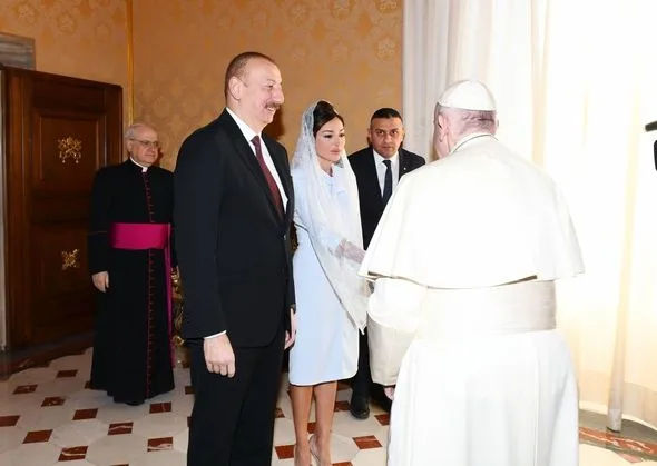İlham Əliyev və Mehriban Əliyeva Vatikanda Papa Fransisk ilə görüşdü - YENİLƏNİB/ FOTO