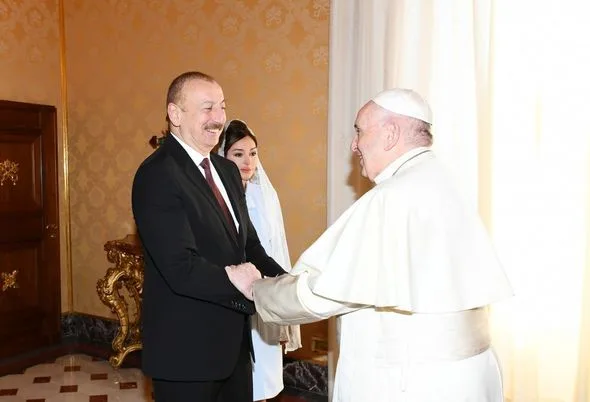 İlham Əliyev və Mehriban Əliyeva Vatikanda Papa Fransisk ilə görüşdü - YENİLƏNİB/ FOTO