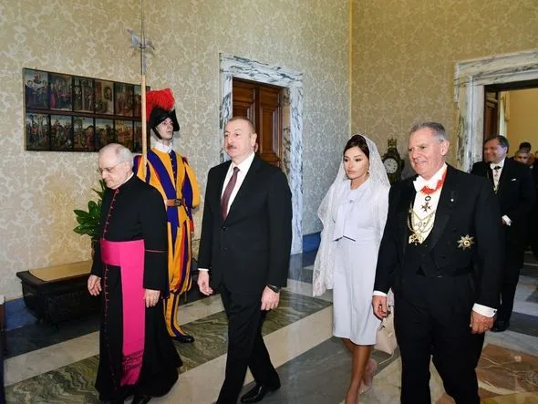 İlham Əliyev və Mehriban Əliyeva Vatikanda Papa Fransisk ilə görüşdü - YENİLƏNİB/ FOTO