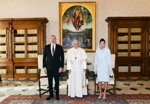 İlham Əliyev və Mehriban Əliyeva Vatikanda Papa Fransisk ilə görüşdü - YENİLƏNİB/ FOTO