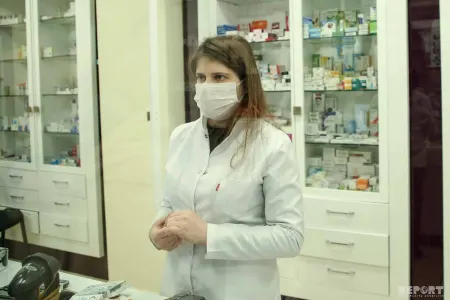 Bakıda tibbi maska qıtlığı: "Bir nəfərə iki ədəddən artıq satmırıq" - FOTO - VİDEO