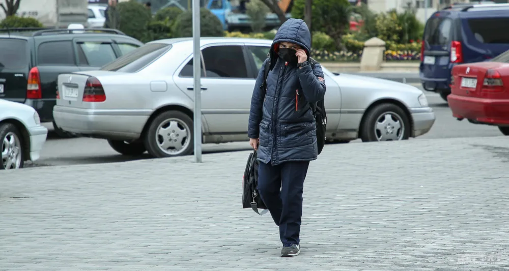 Bakıda tibbi maska qıtlığı: "Bir nəfərə iki ədəddən artıq satmırıq" - FOTO - VİDEO