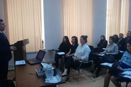 Ombudsman hüquqi bilikləri ARTIRIR