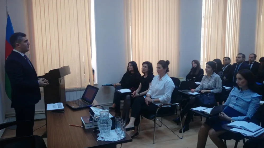 Ombudsman hüquqi bilikləri ARTIRIR