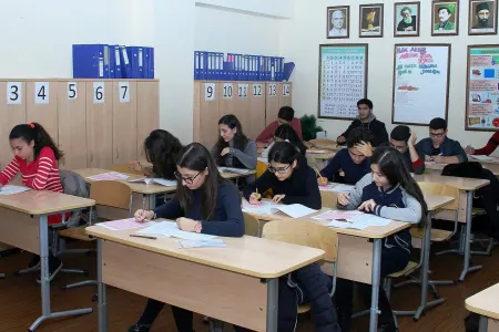 Koronavirusa görə orta məktəblərdə - kütləvi tədbirlər məhdudlaşdırıldı - FOTO