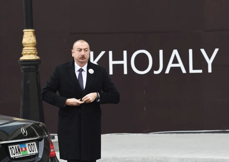 Prezident və xanımı Xocalı abidəsini - ZİYARƏT ETDİ - FOTO- VIDEO - YENİLƏNDİ-2