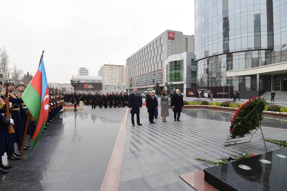 Prezident və xanımı Xocalı abidəsini - ZİYARƏT ETDİ - FOTO- VIDEO - YENİLƏNDİ-2