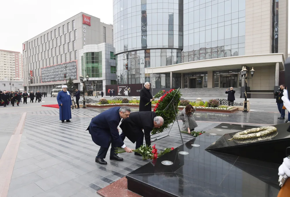 Prezident və xanımı Xocalı abidəsini - ZİYARƏT ETDİ - FOTO- VIDEO - YENİLƏNDİ-2