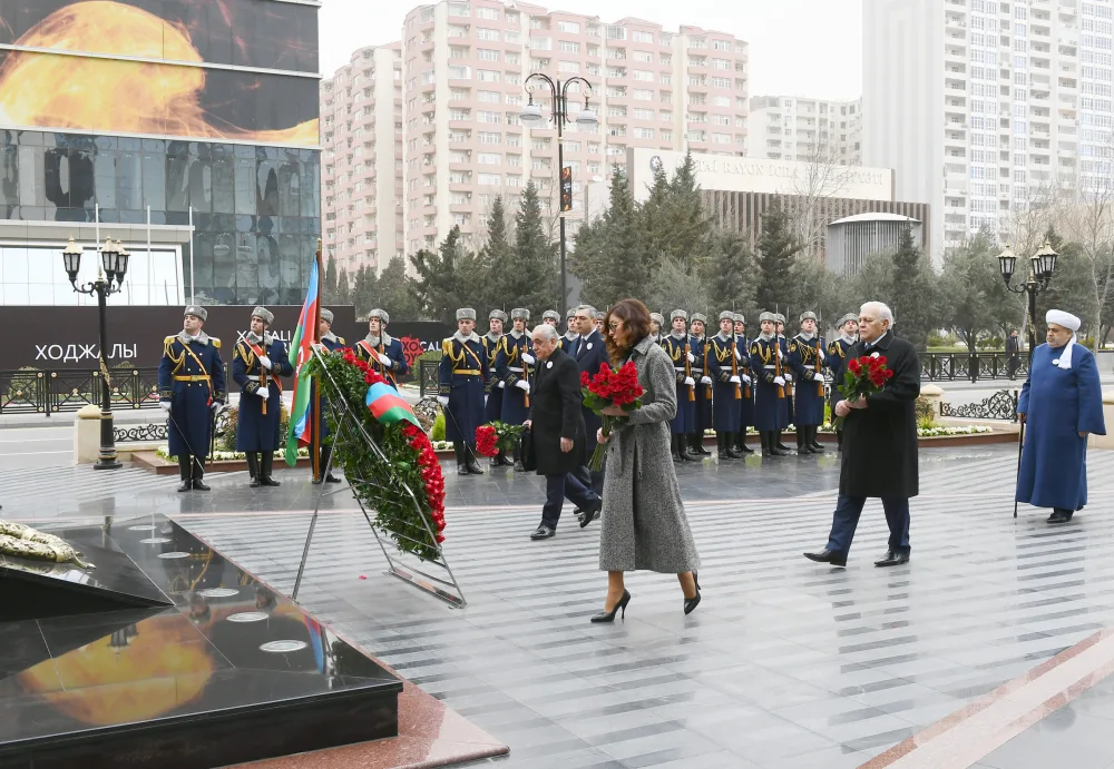 Prezident və xanımı Xocalı abidəsini - ZİYARƏT ETDİ - FOTO- VIDEO - YENİLƏNDİ-2