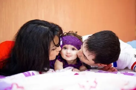 Aralarında nikah olmayanlar birlikdə uşaq övladlığa - GÖTÜRƏ BİLMƏYƏCƏK